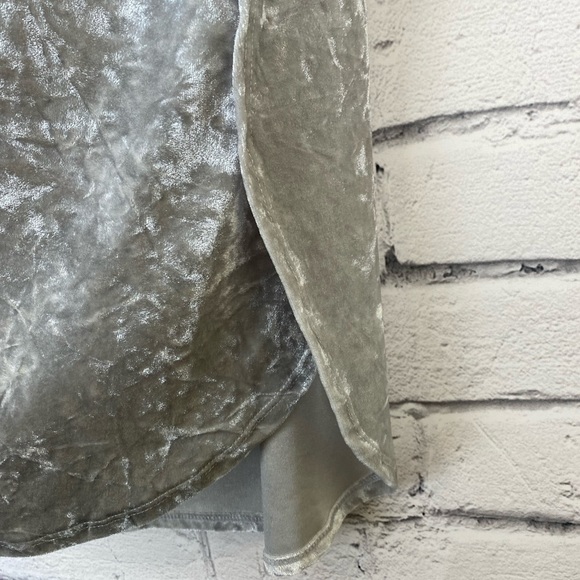 Faded Glory Silver Velvet Short Sleeved Top size 1X - Picture 6 of 7